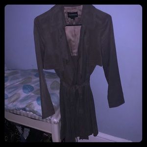 Three quarter trench coat